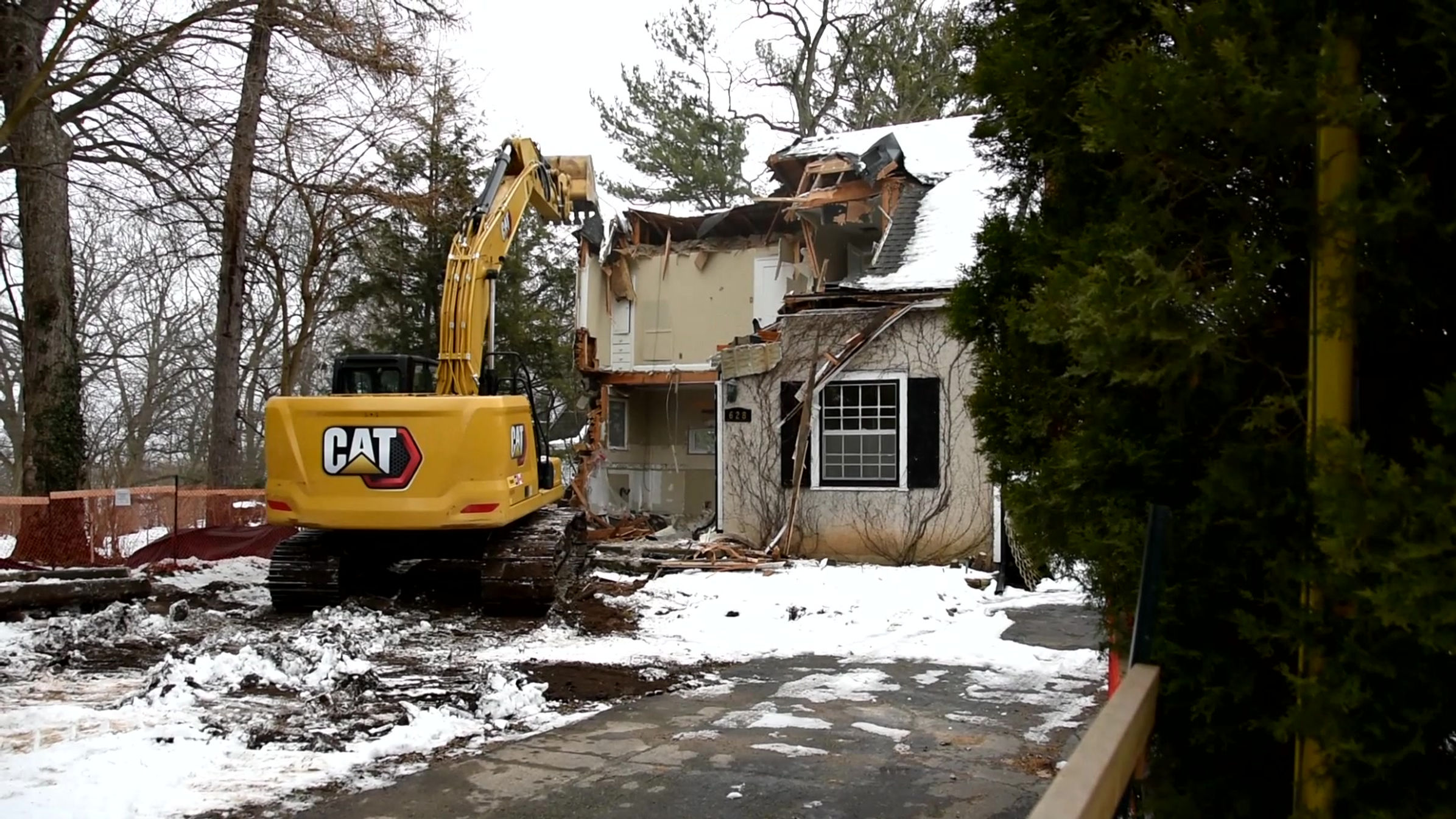 2023_628_West_Oval_Drive_Demolition_01